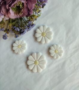 3 mini daisies