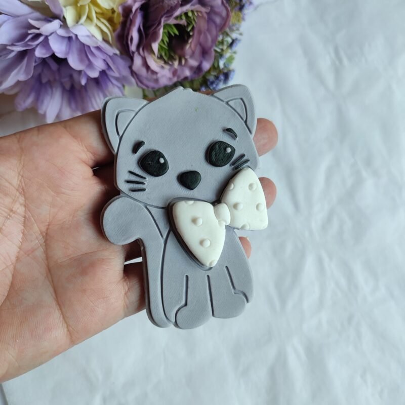 Cat with bow