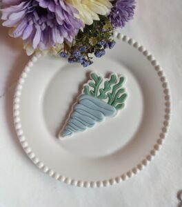 Sea shell with flowers
