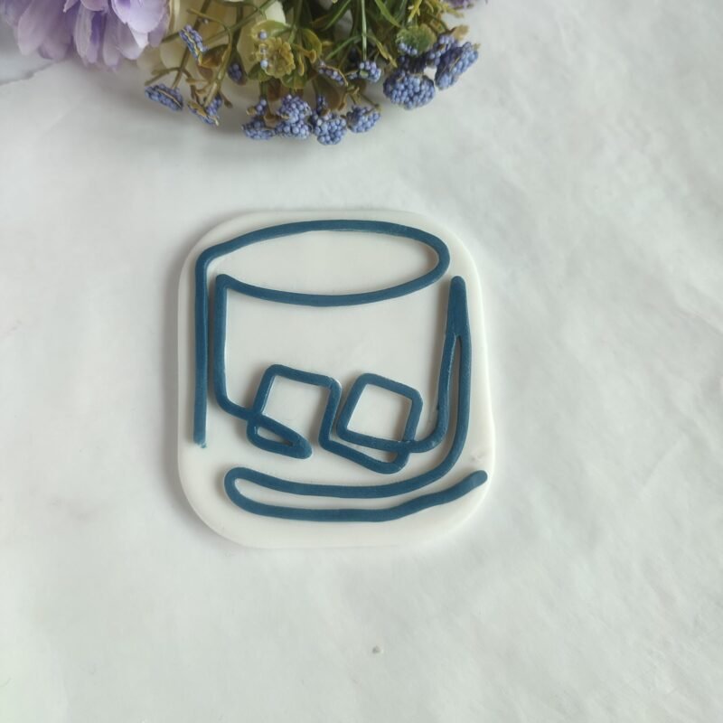 Whiskey glass with ice