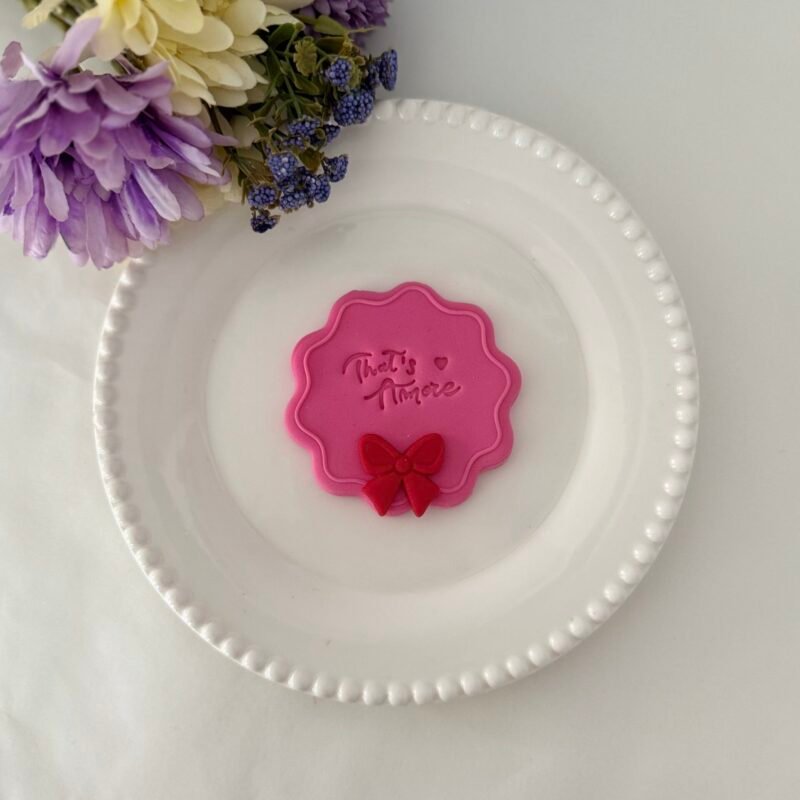 Wavy circle frame debosser