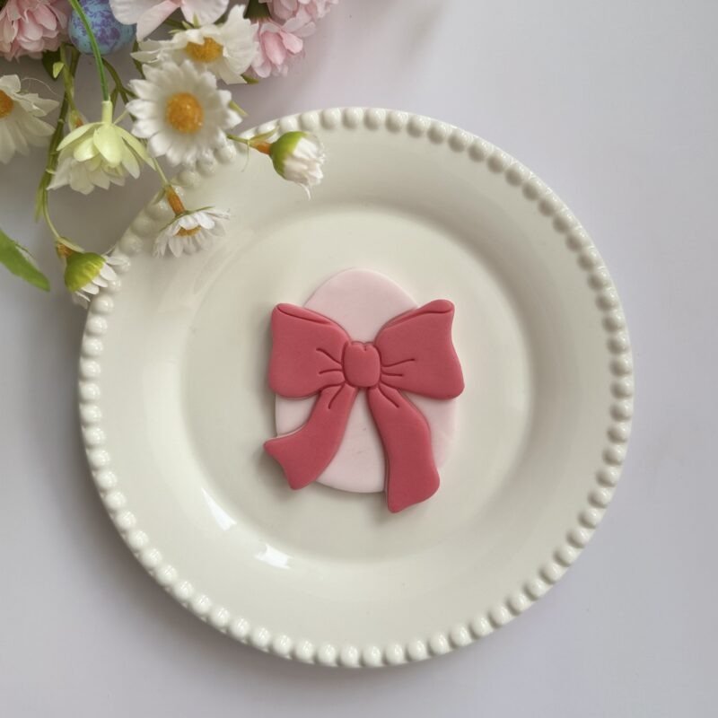 Egg with bow 3