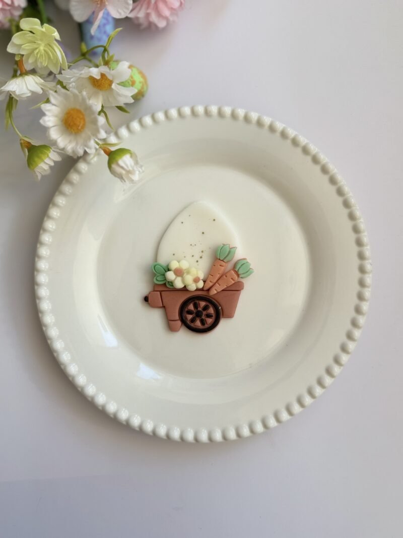 Κουπάτ Easter cart with egg