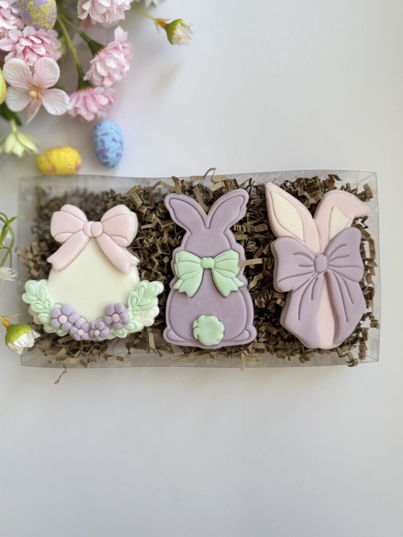 Κουπάτ Egg with bow and flowers