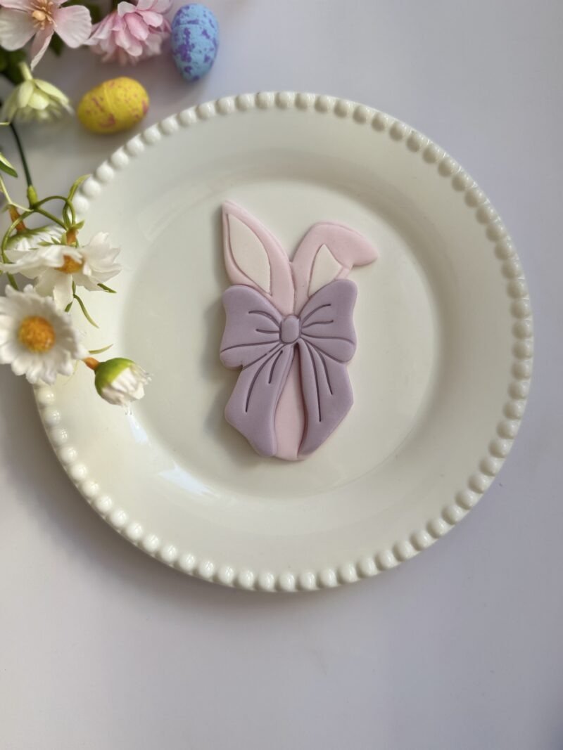 Κουπάτ Egg with bow and ears