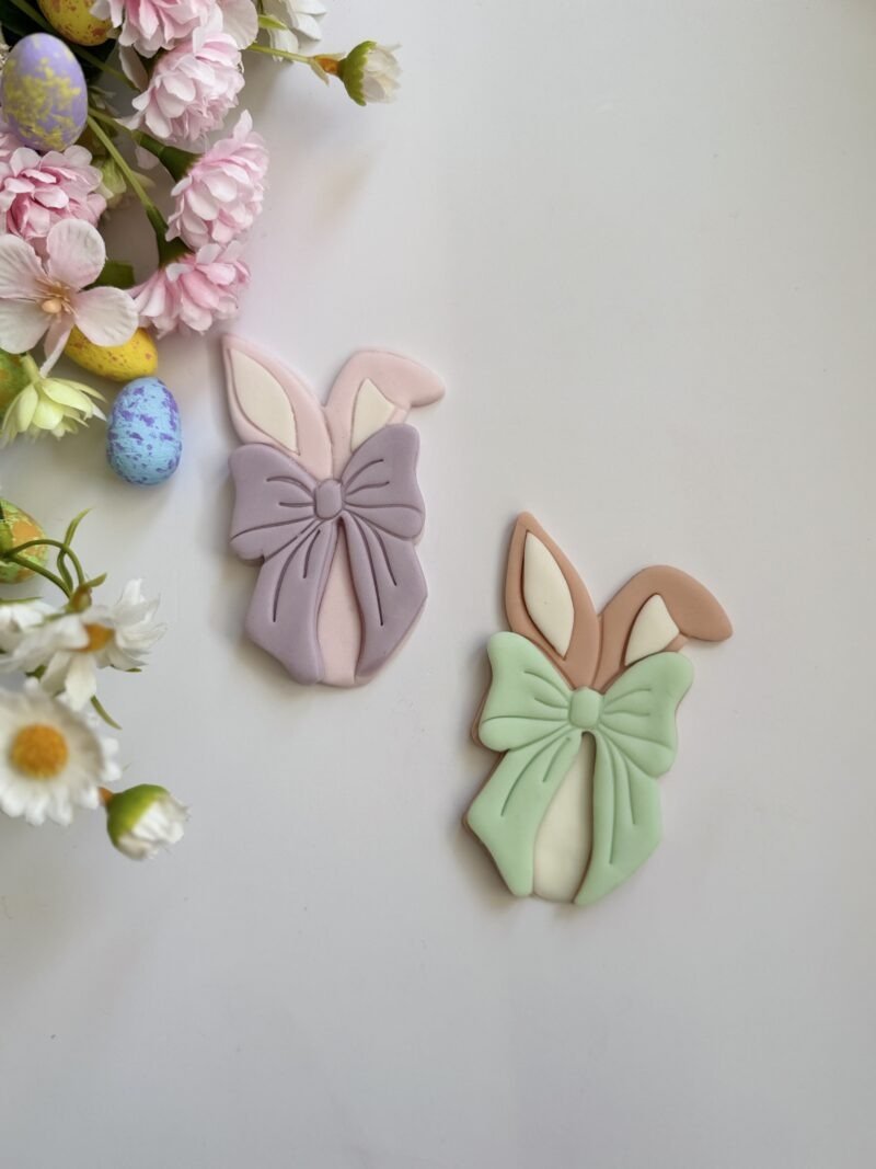 Κουπάτ Egg with bow and ears