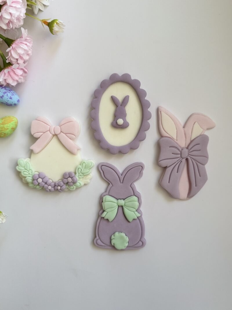 Κουπάτ Wavy oval frame with line