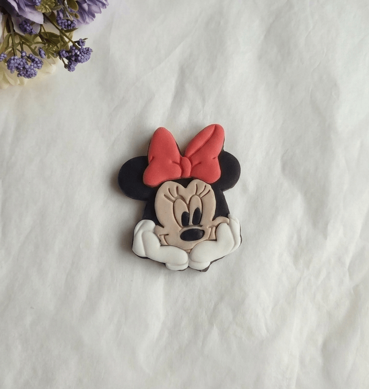Minnie Mouse with hands