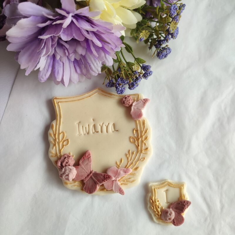 Crest frame with flowers