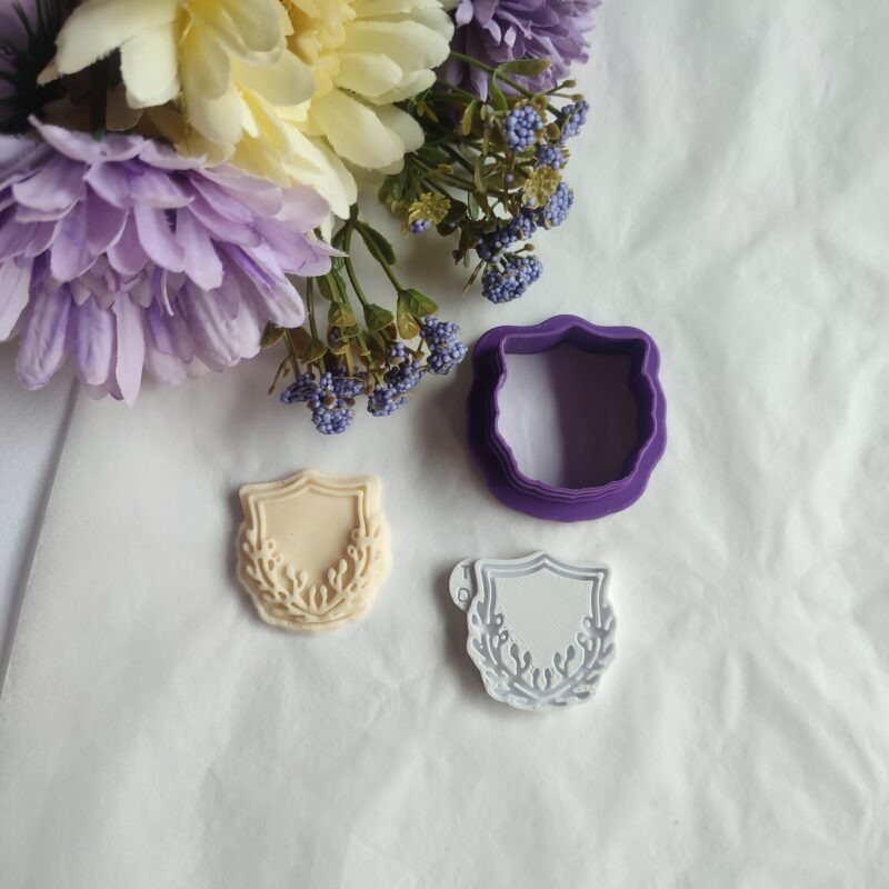 Mini crest frame with flowers
