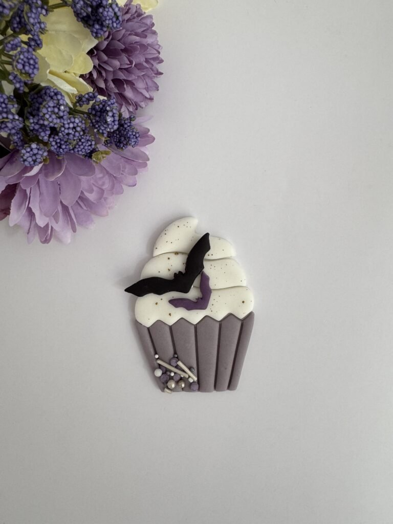 Alice cupcake