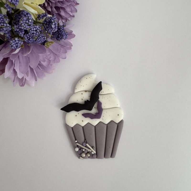 Alice cupcake