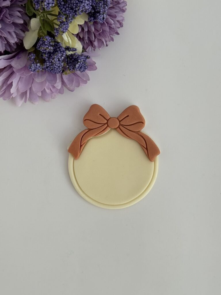 Circle frame with bow